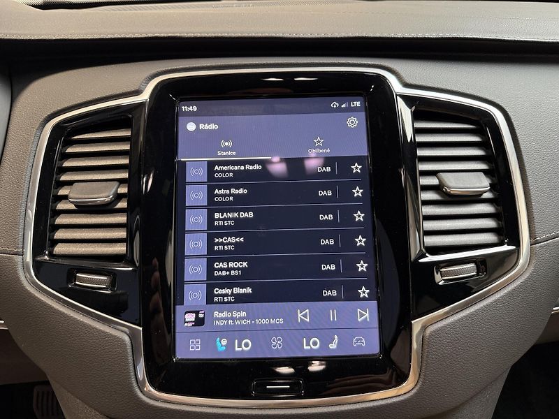 Volvo XC90 B5 AWD diesel Plus Bright Auto - fotka 7 z 22