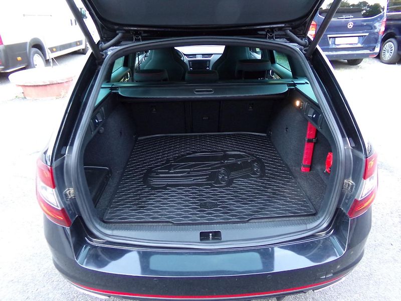 Škoda Octavia 2,0 COMBI RS 135kW BLACK EDITI - fotka 20 z 24