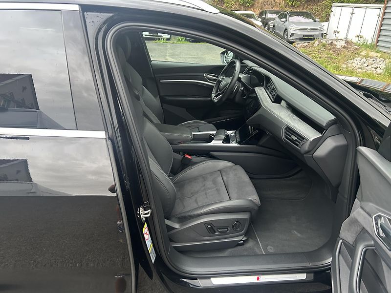 Audi e-tron 55 QUATTRO 300kw S LINE SOH96% - fotka 16 z 47