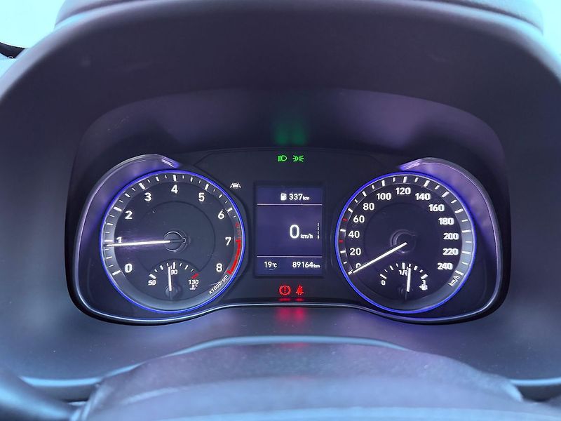 Hyundai Kona 1.0 T-GDi Style, 1.Maj, Servis - fotka 16 z 28