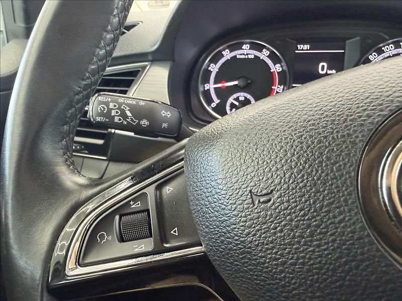 Škoda Fabia 1,0 TSI, tažné, LED, CarPlay - fotka 15 z 35