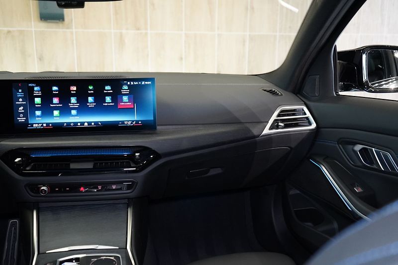 BMW Řada 3 M340i xDrive Touring, M PRO - fotka 46 z 46