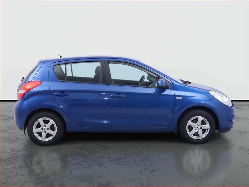 Hyundai i20 (2009) 1.4, Tažné, pěkný stav - fotka 6 z 14
