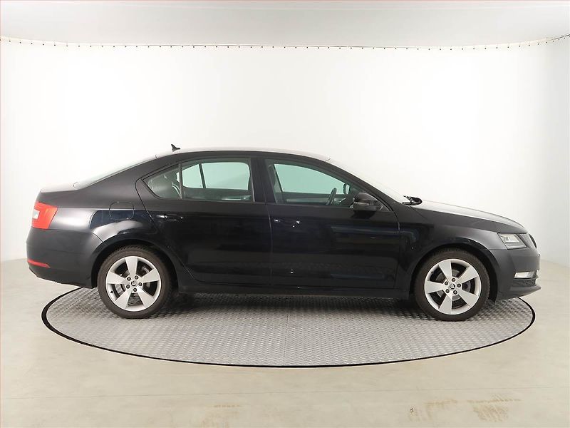 Škoda Octavia (2019) 1.6 TDI, Serv.kniha, Navi - fotka 6 z 17