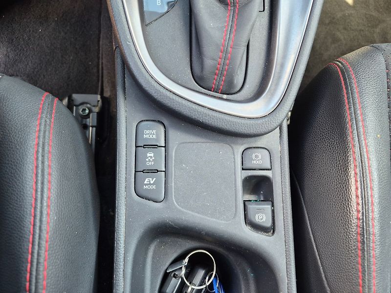 Toyota Yaris Cross GR SPORT 1,5 Hybrid 85KW - fotka 15 z 19