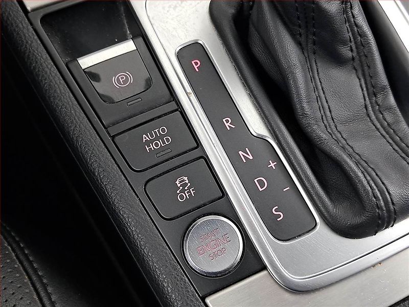 Volkswagen Passat (2014) 2.0 TDI, Automat, Navi, Xenony - fotka 15 z 20