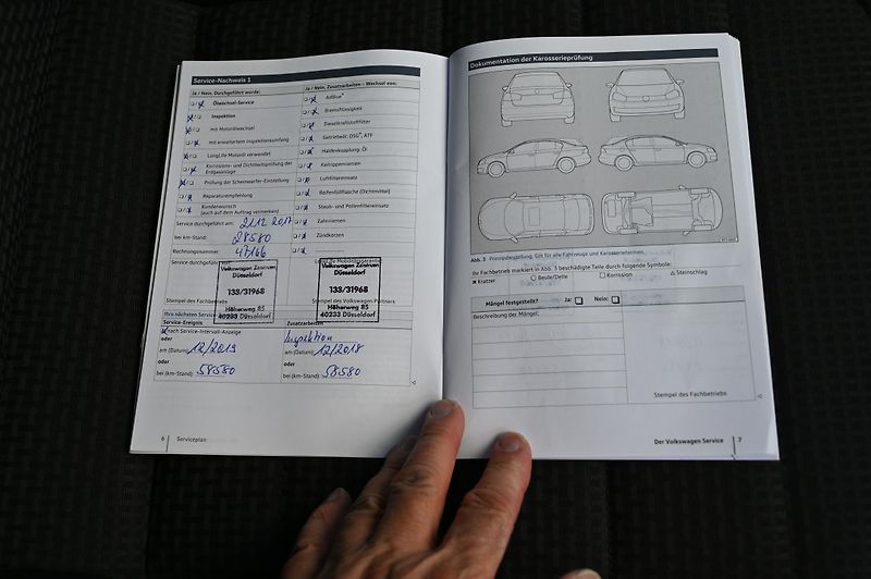 Volkswagen Golf VII 2.0TDI 110KW Highline 2/17 - fotka 55 z 57
