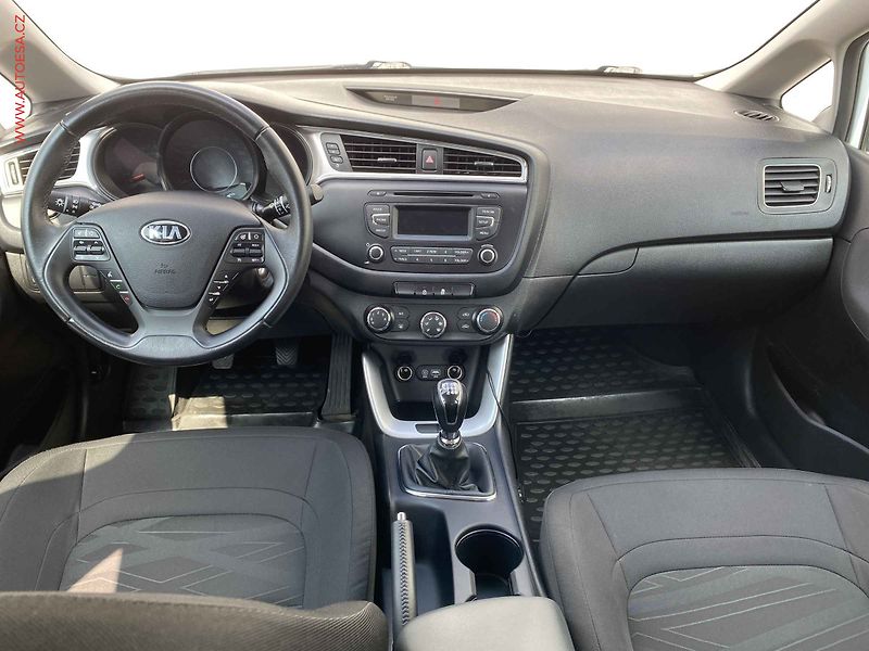 Kia Ceed (2016) 1.4 CVVT, ČR, servis.kniha - fotka 8 z 16