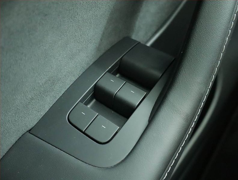 Tesla Model Y (2022) Long Range AWD 79kWh, SoH 90% - fotka 19 z 21