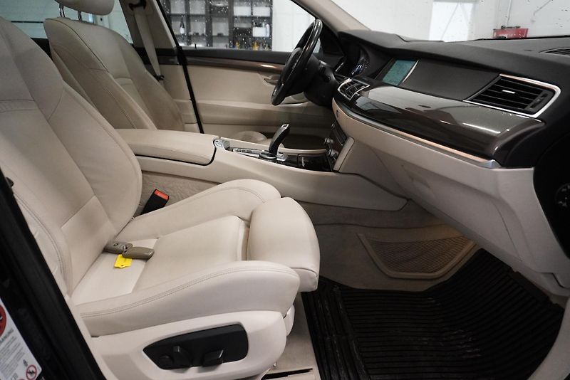BMW Řada 5 (2014) 530D 190kW GRANTURISMO XDRIVE - fotka 27 z 32