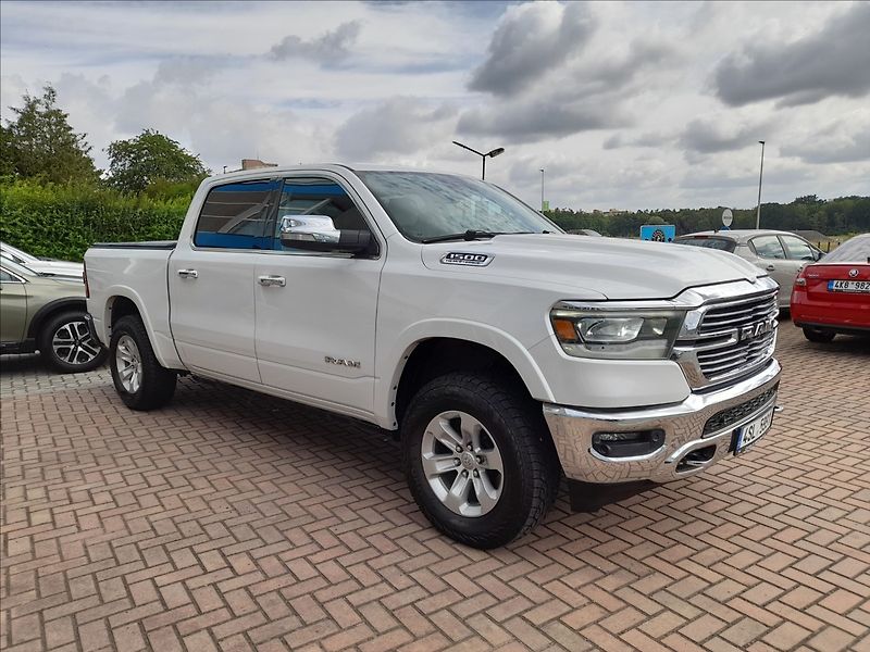 RAM 1500 5,7 HEMI LARAMIE 4x4 - fotka 4 z 33