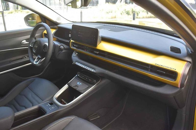 Menší hrboly Jeep Avenger přejíždí s grácií