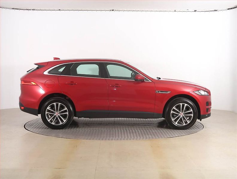 Jaguar F-Pace (2017) 20d AWD, 4X4, Automat, Kůže - fotka 6 z 19