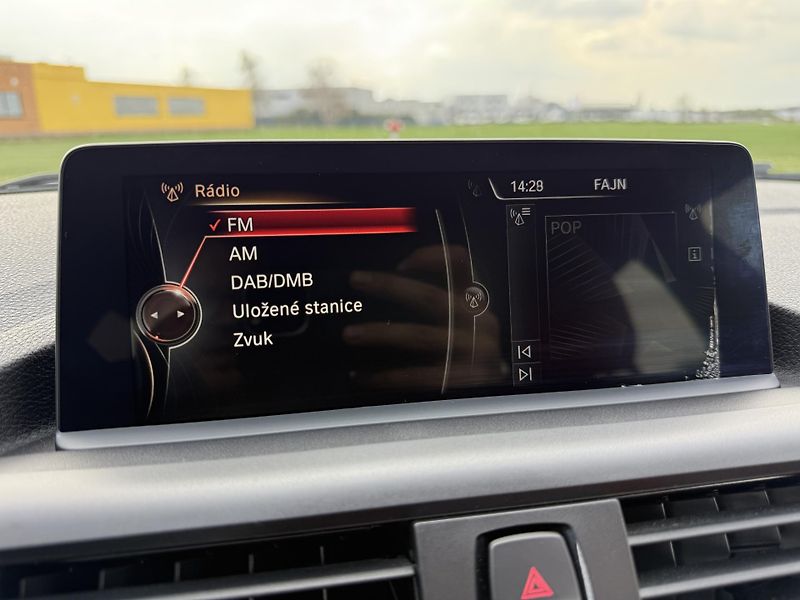 BMW Řada 1 M135i xDRIVE NAVI H/K LED KŮŽE - fotka 25 z 43