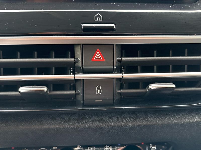 Citroën C4 (2023) Shine 1.2 PureTech 130 EAT8 - fotka 39 z 58