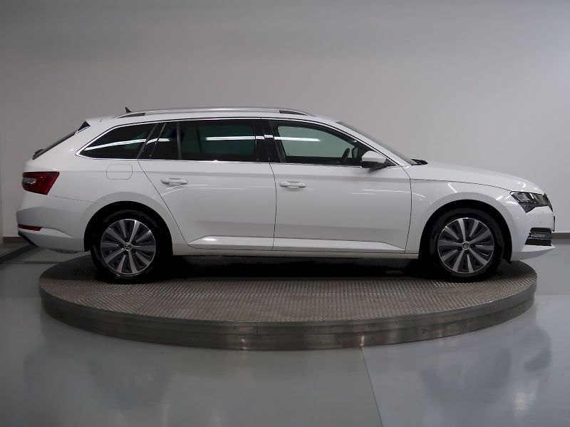 Škoda Superb (2023) STYLE 2.0TSI 140KW DSG - fotka 8 z 41