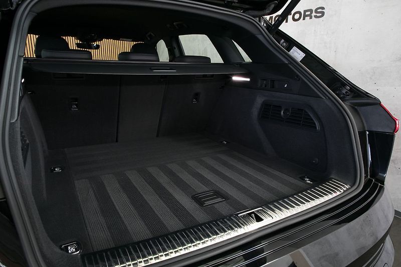 Audi e-tron 55 300kW Kessy Kamera Tažné - fotka 30 z 33