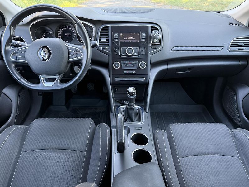 Renault Mégane 1,6i 1.Majite CZ Serviska - fotka 9 z 21