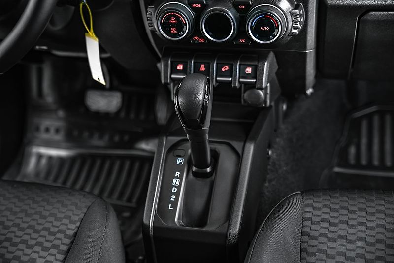 Suzuki Jimny 1,5 ALL GRIP - fotka 16 z 21