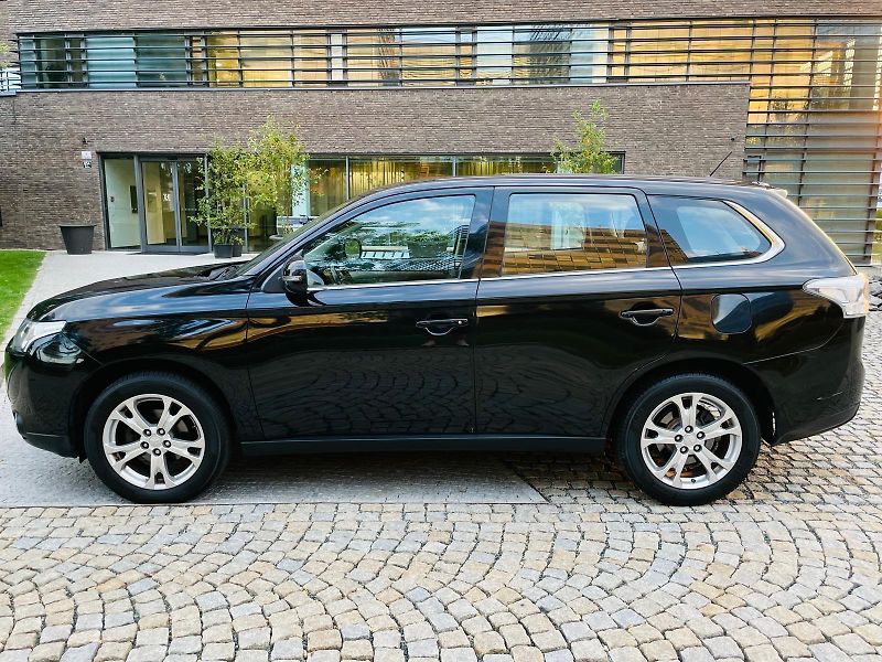 Mitsubishi Outlander 2.0i 1.MAJITEL KAMERA TAŽNÉ - fotka 17 z 43