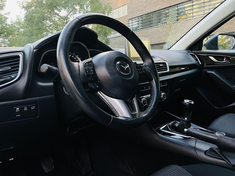 Mazda 3 2.0i MANUÁL VÝHŘEV SENZORY LED - fotka 24 z 40
