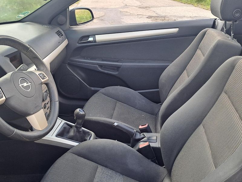 Opel Astra 1.8 KABRIO - fotka 14 z 24