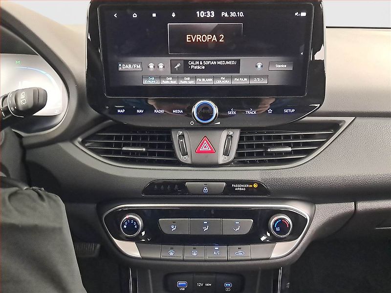 Hyundai i30 (2025) Family Smart 1.0 T-GDI - fotka 12 z 19