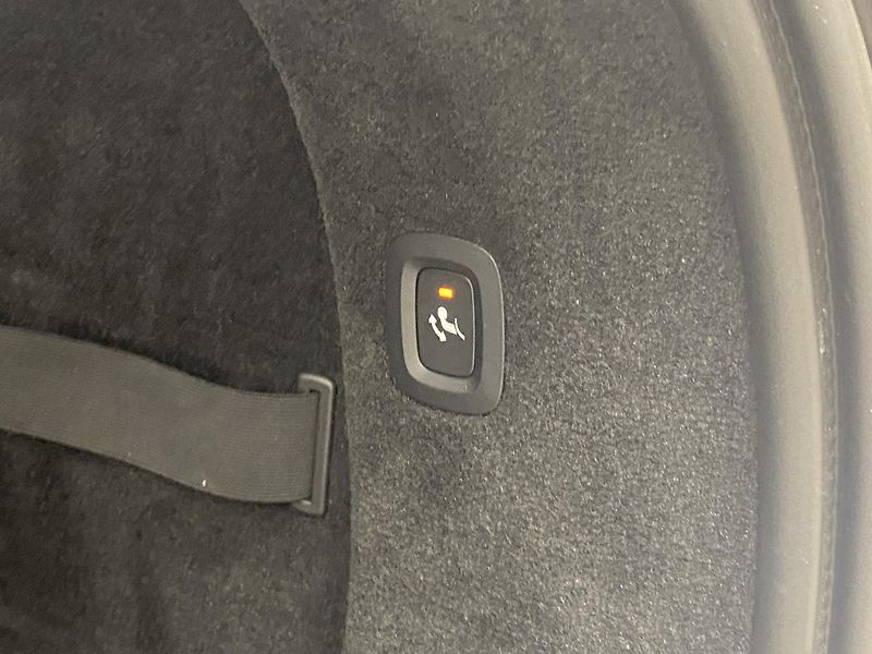 Volvo V90 CC B4 AWD MOMENTUM AUT - fotka 34 z 52