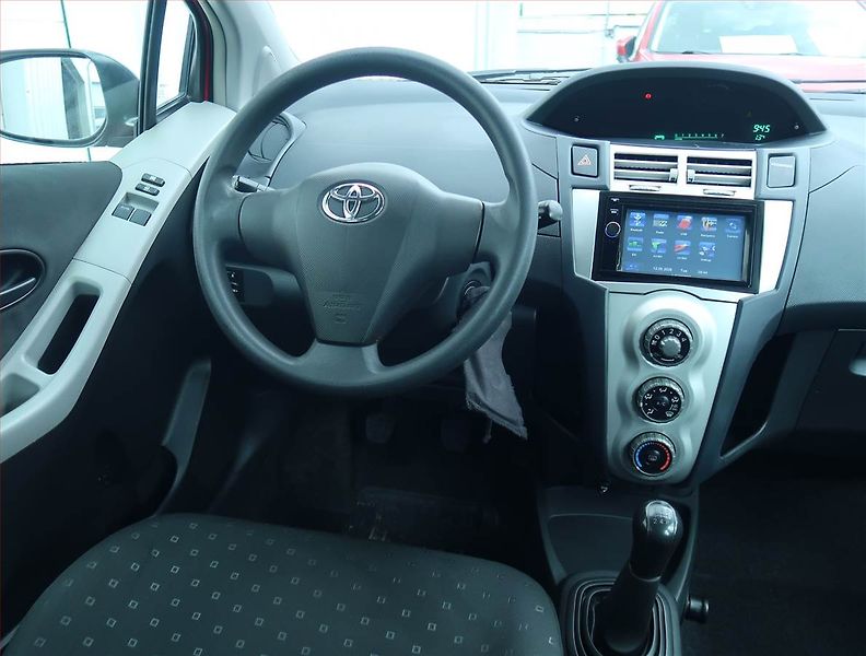 Toyota Yaris (2007) 1.3, Serv.kniha, nová STK - fotka 7 z 16