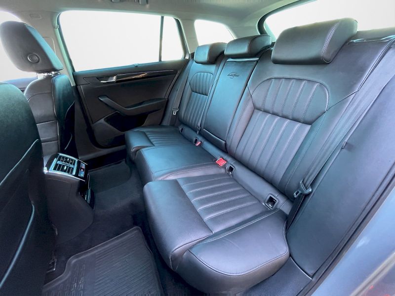 Škoda Superb (2018) L&K 2.0 TDI 140kW DSG 4x4 Comb - fotka 26 z 35