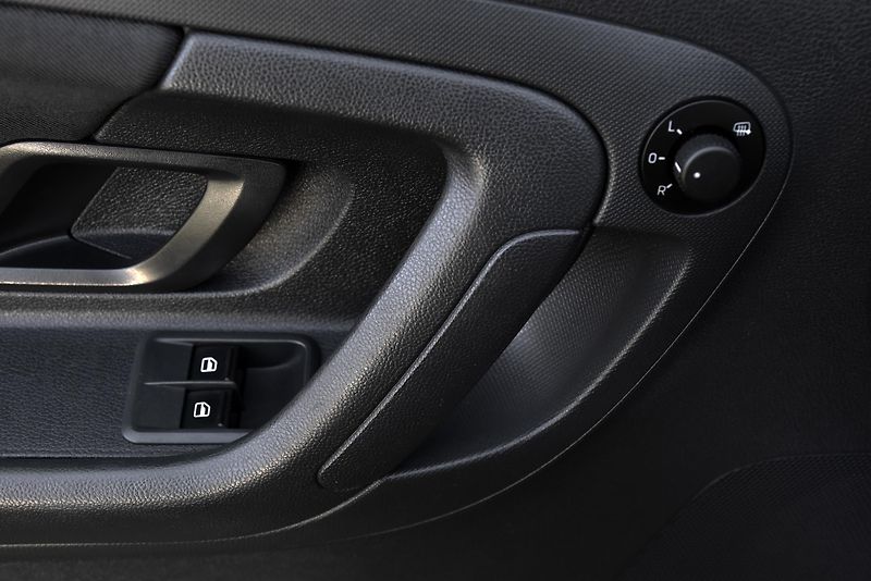 Škoda Fabia 1.2 TSi MONTE CARLO,KLIMA,TEMP - fotka 10 z 43