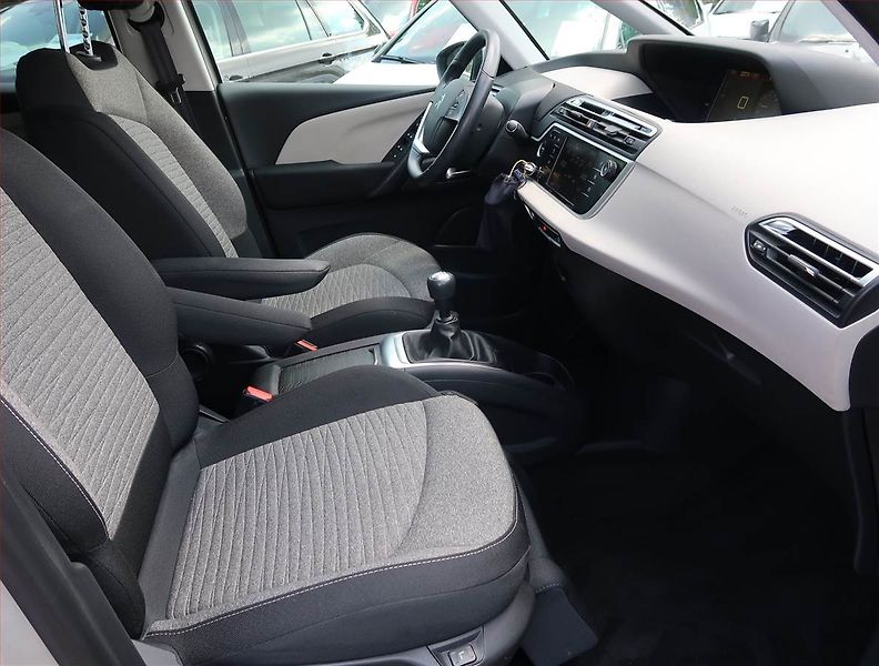 Citroën C4 Picasso (2018) 1.6 BlueHDi, ČR,1.maj - fotka 9 z 21