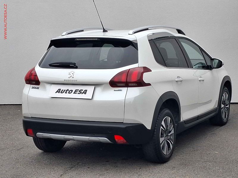 Peugeot 2008 (2017) 1.6HDi, 1.maj,ČR, Allure - fotka 4 z 16