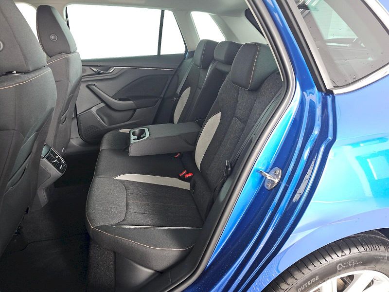Škoda Kamiq (2025) 1.0TSI 85kW DSG TOP SELECTION - fotka 8 z 30