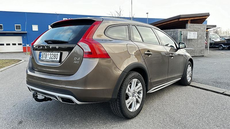 Volvo V60 (2016) D4 CROSSCOUNTRY 140KW AUTOMAT - fotka 6 z 26