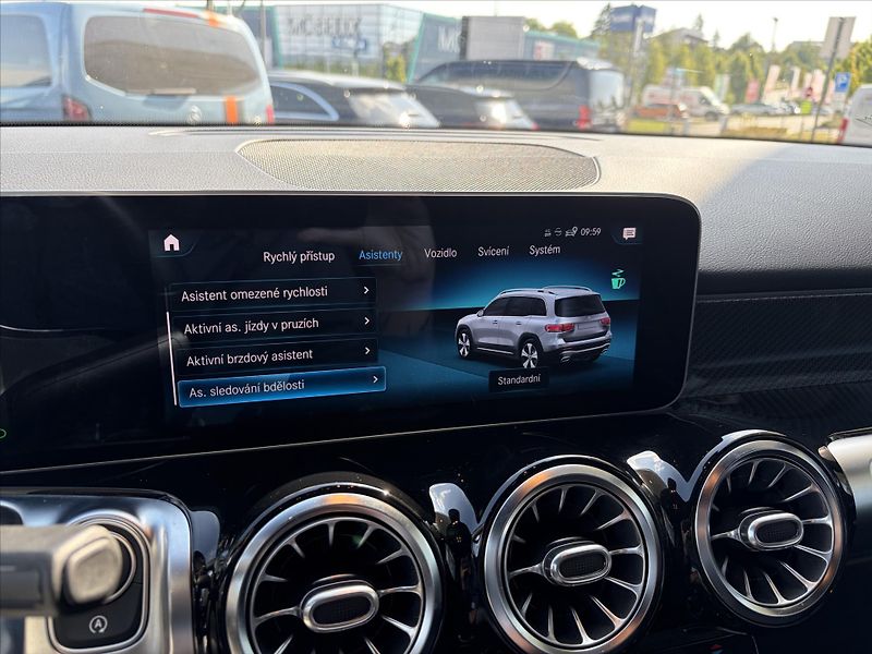 Mercedes-Benz GLB 250 - fotka 14 z 30