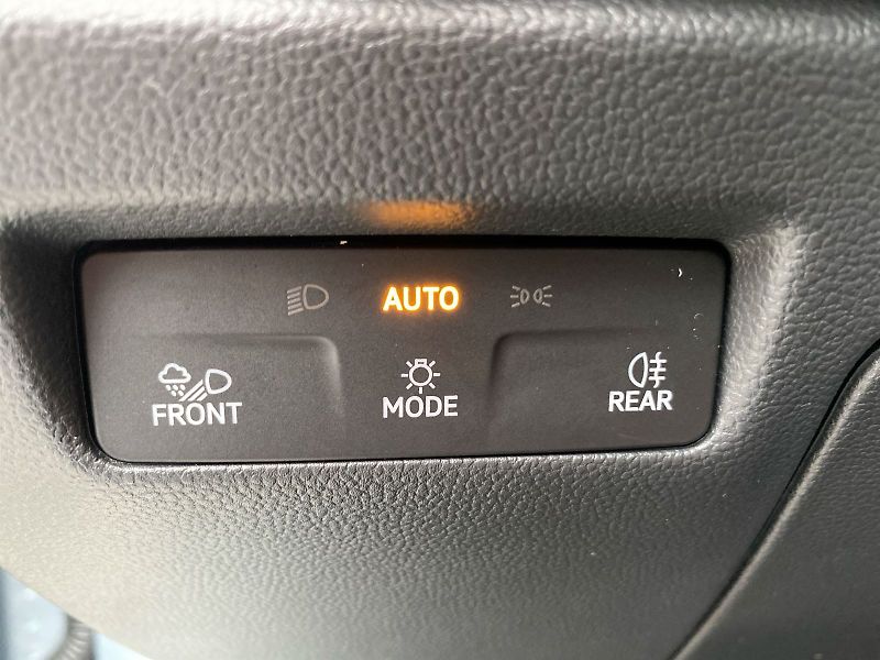 Škoda Superb (2025) Combi 2,0 TDI 4x4 DSG Sportlin - fotka 17 z 32