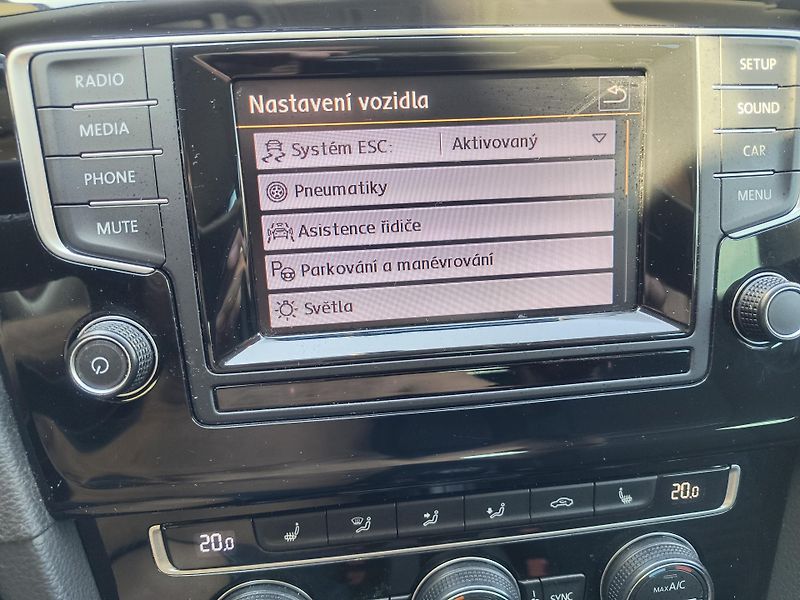 Volkswagen Golf (2014) 1.2 TSI 63KW 4-VÁLEC Z ŘEMENEM - fotka 38 z 66