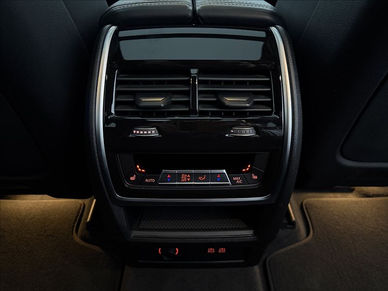 BMW X7 40d Xdrive Msport - fotka 33 z 40