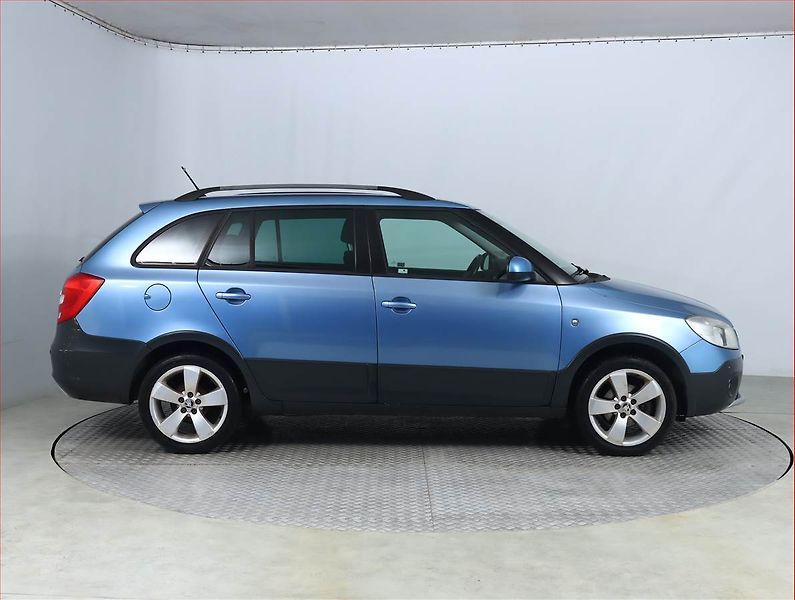 Škoda Fabia (2010) 1.2 TSI, Serv.kniha, Tempomat - fotka 5 z 13
