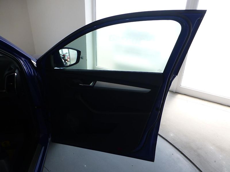 Škoda Karoq (2018) 1,6TDI*PARK.S**ALU***VYHŘ.SED. - fotka 17 z 23