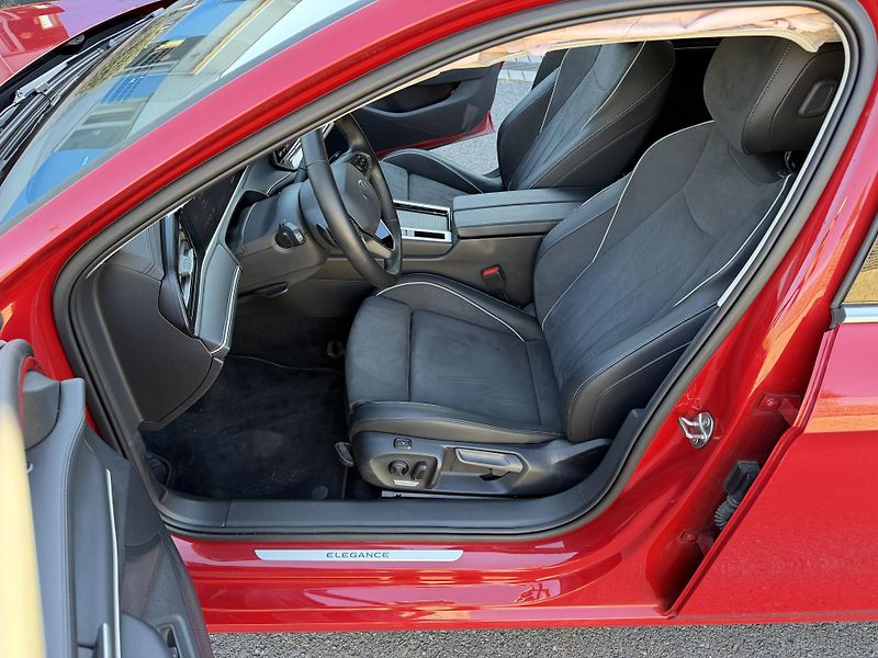 Volkswagen Passat 2,0TDi 147kW 4x4 ELEGANCE  - fotka 12 z 20