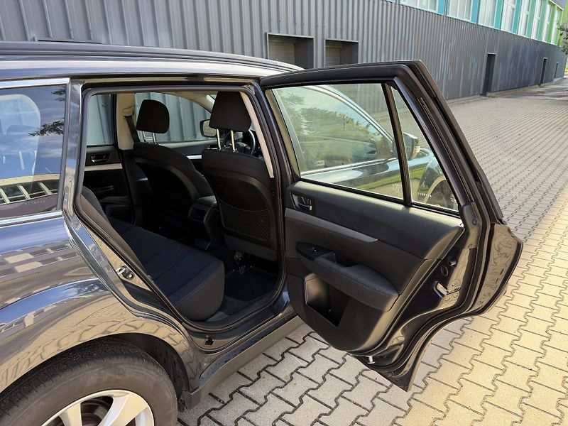 Subaru Outback 2,0 D BOXER / 4X4 / 110kW - fotka 16 z 28