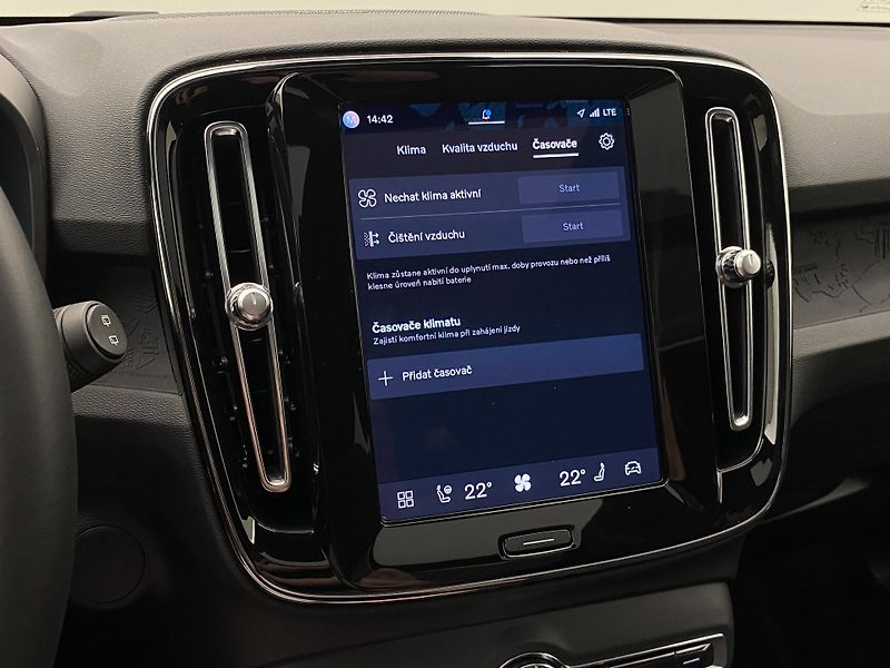 Volvo XC40 PURE ELECTRIC RECHARGE TWIN - fotka 40 z 58