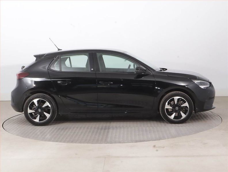 Opel Corsa (2023) Elegance 50 kWh, SoH 100% - fotka 6 z 19