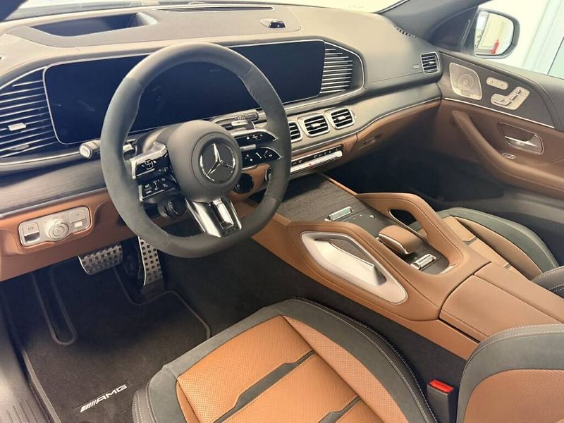 Mercedes-Benz GLE (2026) AMG 53 4MATIC+ kupé - fotka 2 z 6