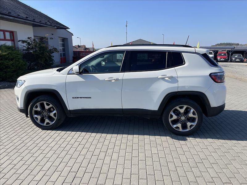 Jeep Compass 1,4 T 125kw AT9 4x4 Limited - fotka 28 z 32