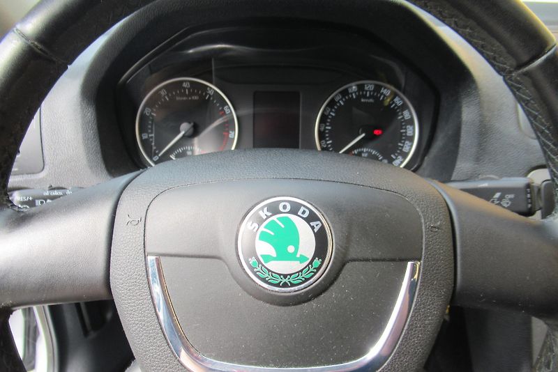 Škoda Octavia 1.2 TSi AUT.KLIMA VYHŘ.SEDAČKY - fotka 12 z 20