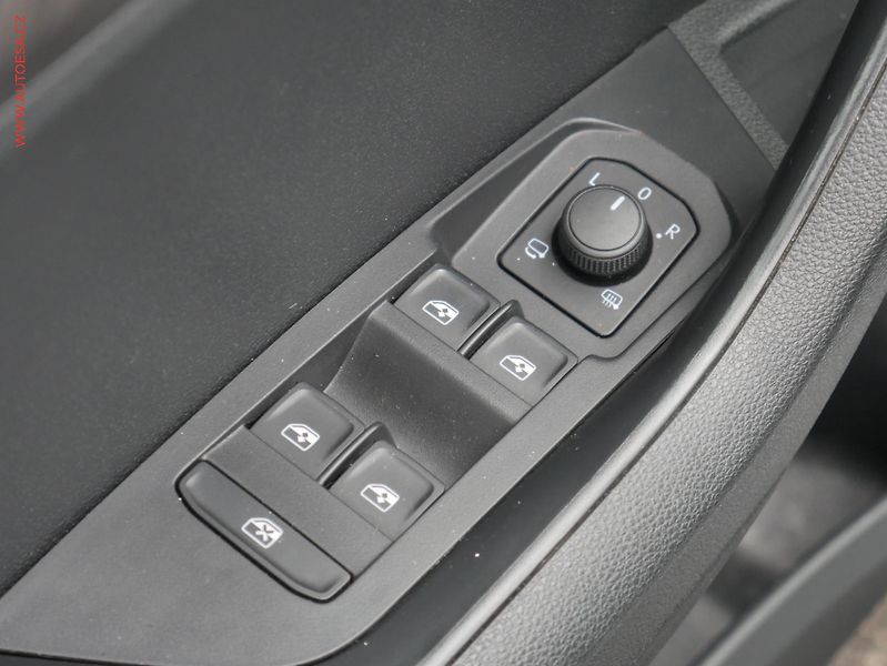 Škoda Karoq (2022) 2.0 TDi 4x4, Style, DSG, LED - fotka 25 z 27