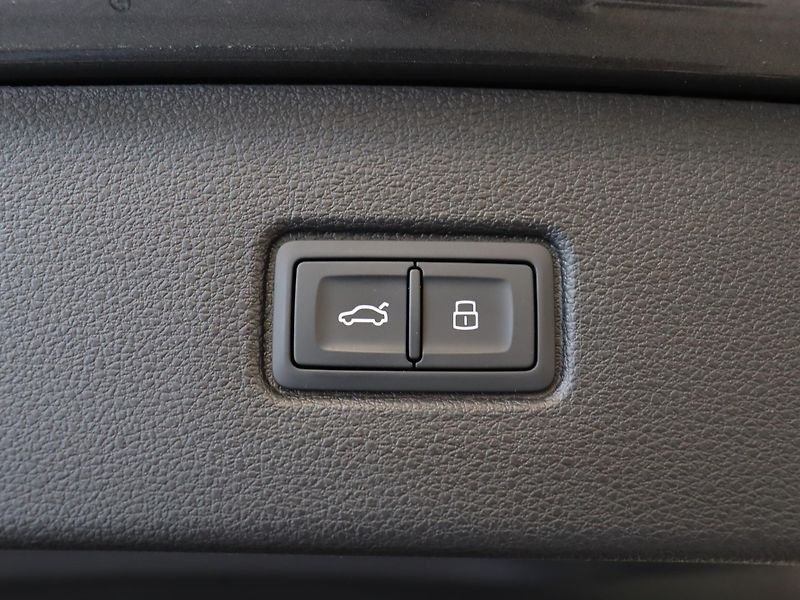 Audi Q7 Sline TDI quattro tiptronic - fotka 29 z 31